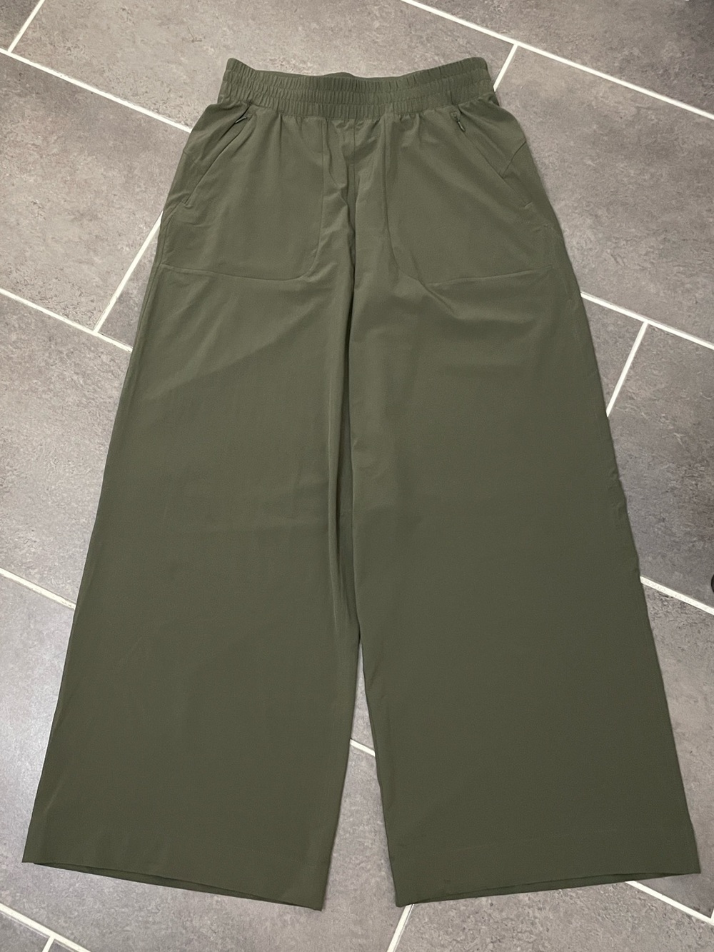Lululemon Swift Wide-Leg Mid-Rise Pant size 6